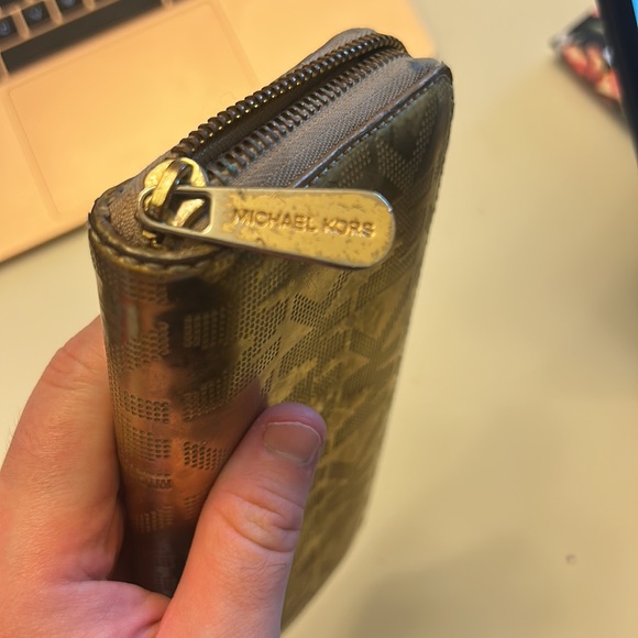 Rare MICHAEL KORS zipped wallet, gold color with monogram - Picture 3 of 8